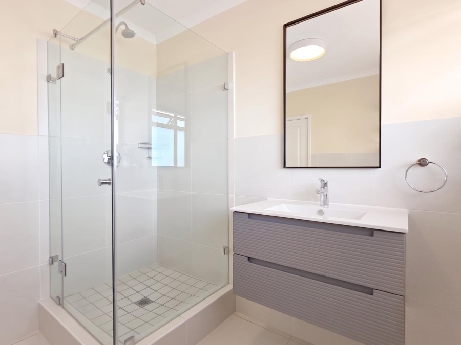 To Let 1 Bedroom Property for Rent in Sea Point Western Cape